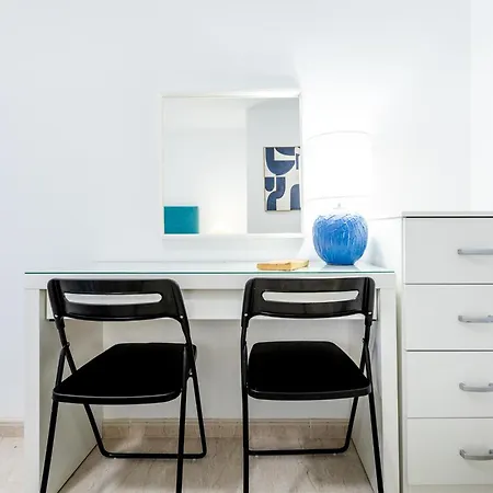 K1. Cozy Flores With Pool