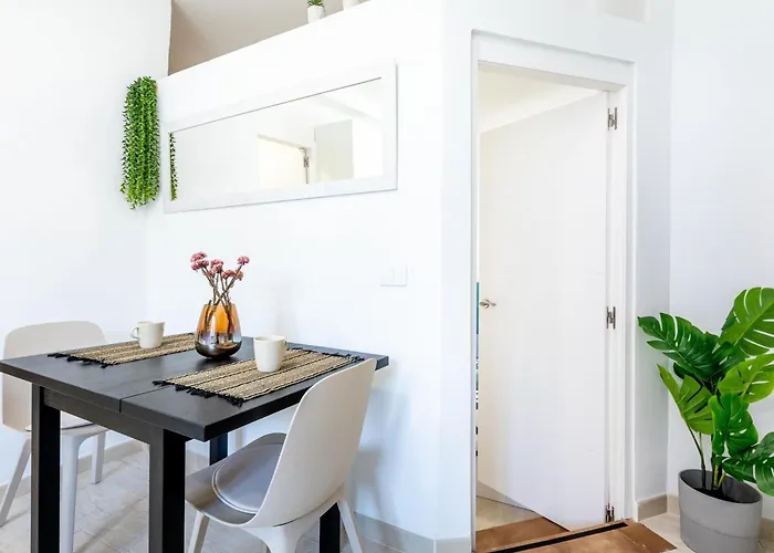 K1. Cozy Flores With Pool *